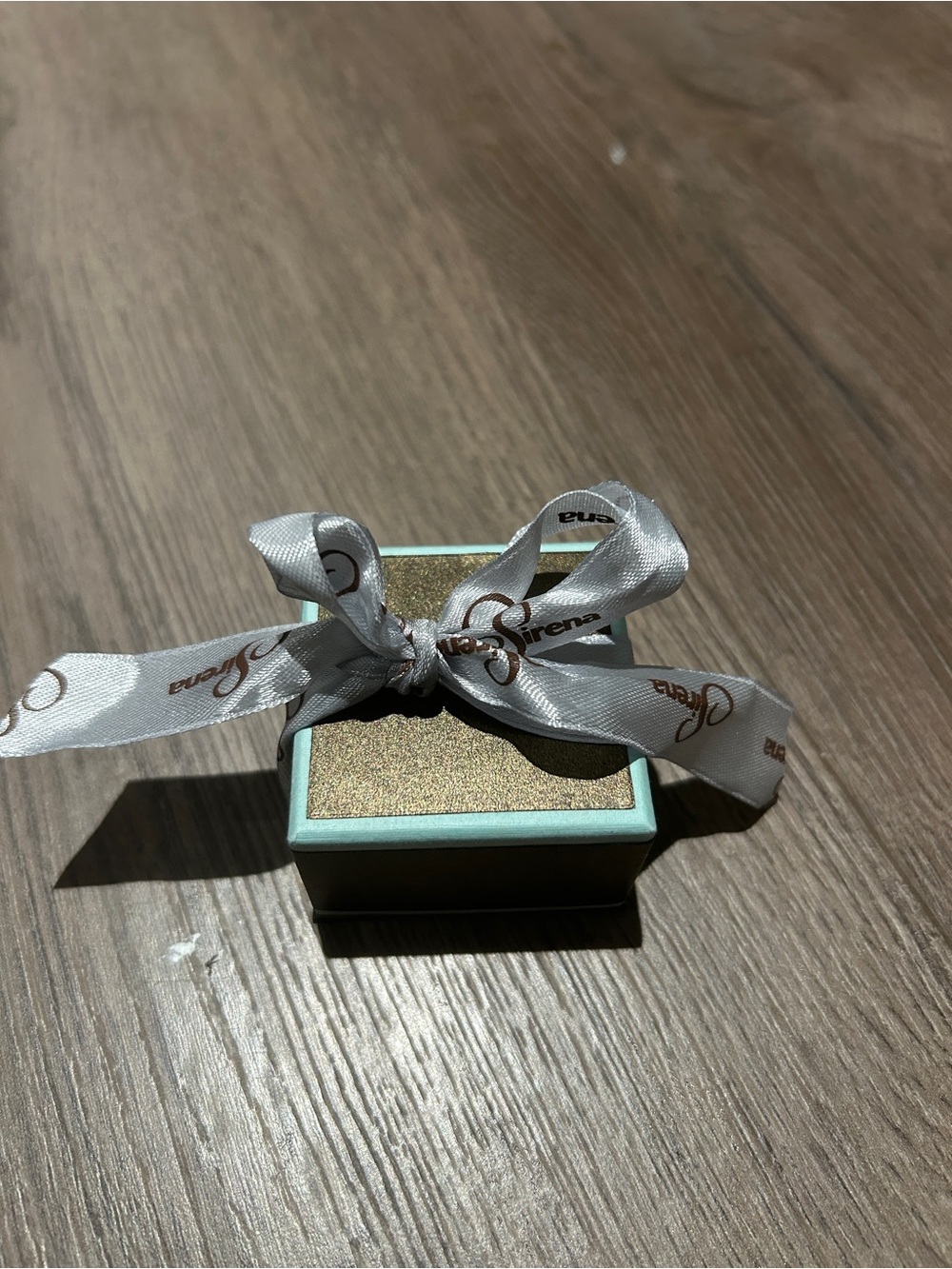 Sirena Gift Box with Graduation Hat Charm